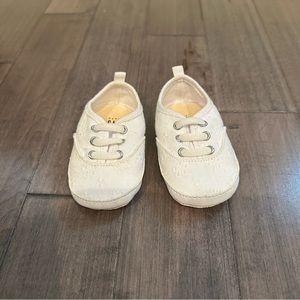 GAP White girls shoe‎ size 6-12 months